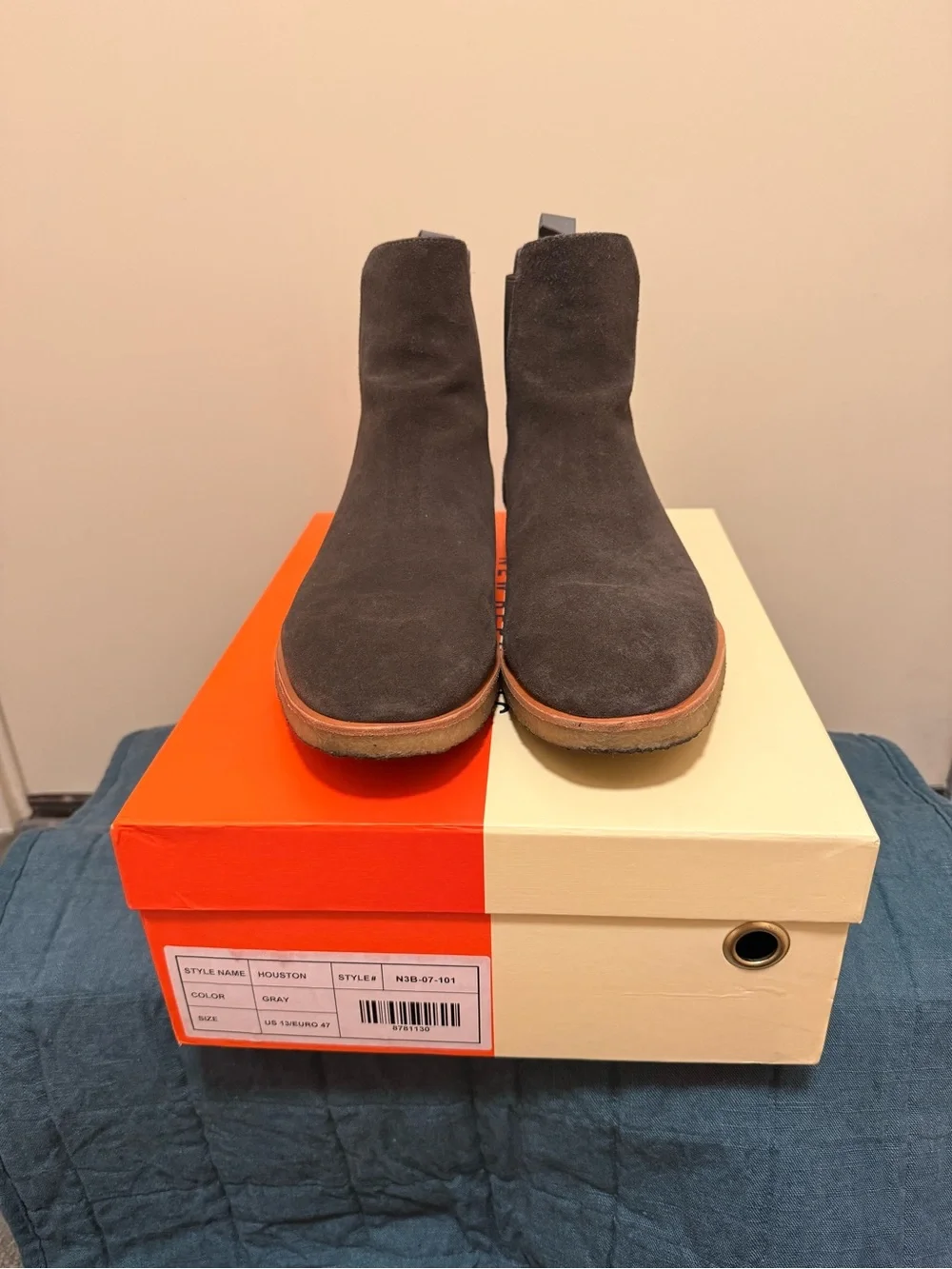 Men's Gray Suede Chukka Boots - Classic Pull-On Style